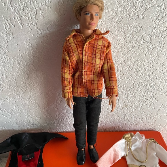 BARBIE Doll Clothes & Accessories- bundle - Picture 3 of 5